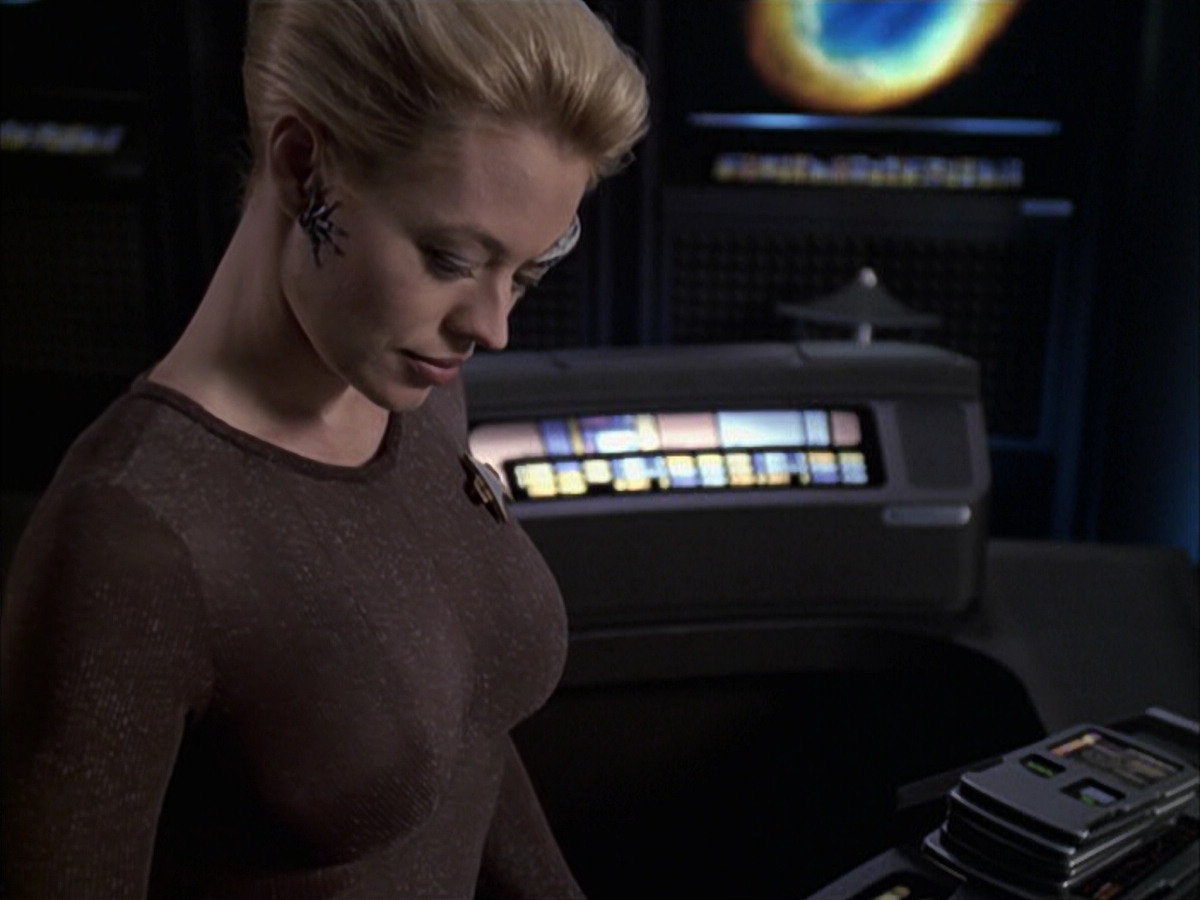 extant_StarTrek_VOY_6x09-TheVoyagerConspiracy_03565.jpg