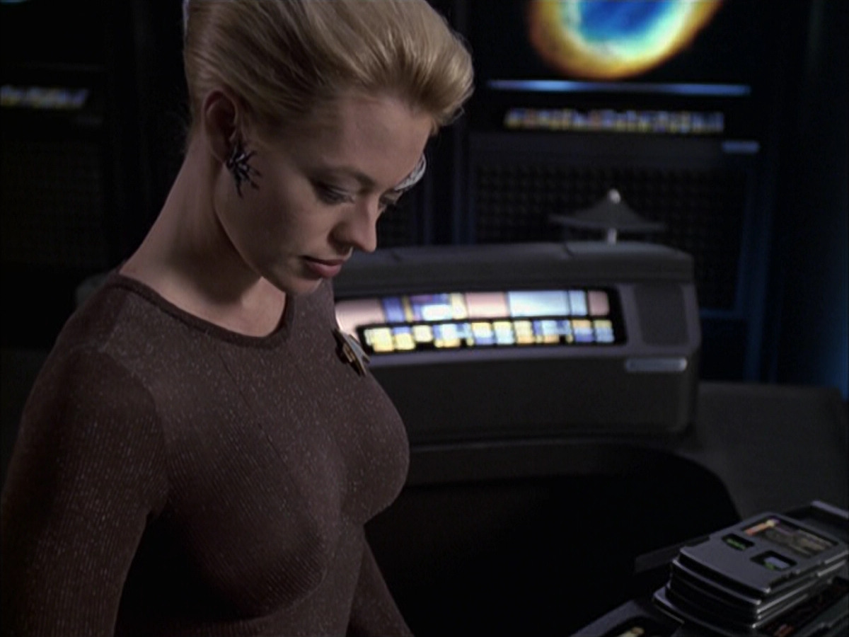 extant_StarTrek_VOY_6x09-TheVoyagerConspiracy_03566.jpg
