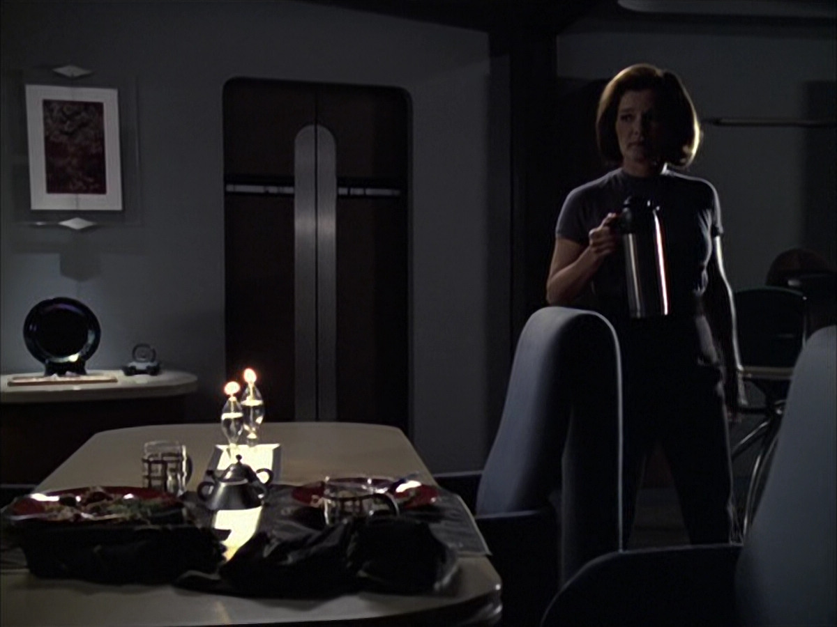 extant_StarTrek_VOY_6x09-TheVoyagerConspiracy_03572.jpg