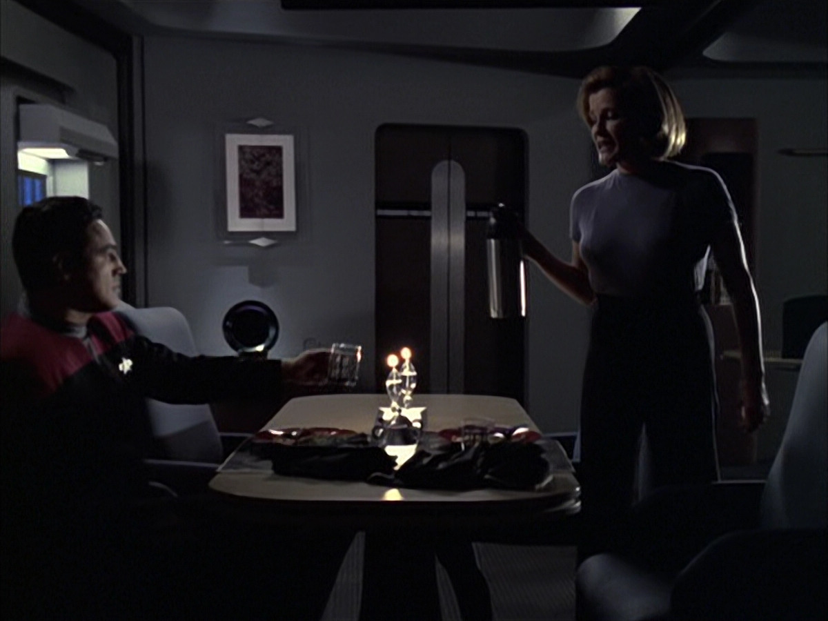 extant_StarTrek_VOY_6x09-TheVoyagerConspiracy_03575.jpg
