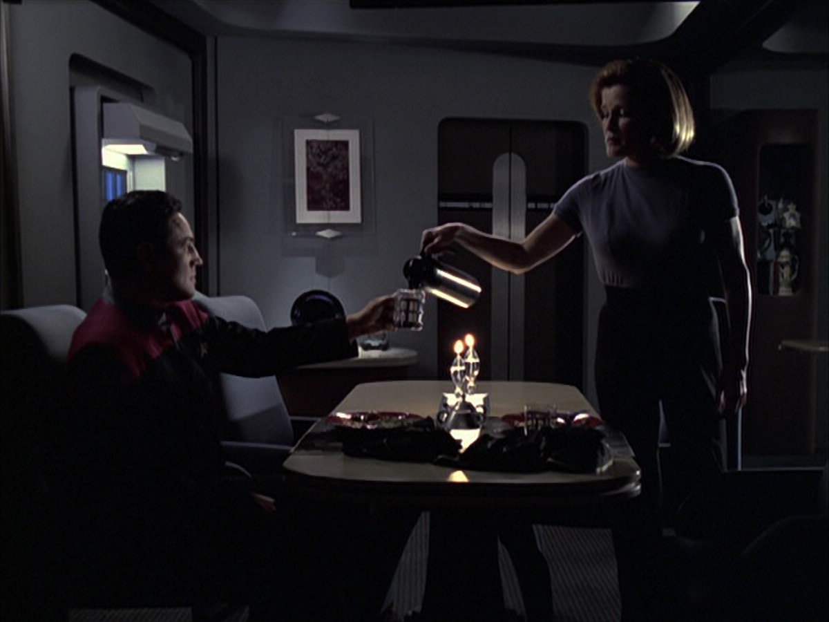 extant_StarTrek_VOY_6x09-TheVoyagerConspiracy_03578.jpg