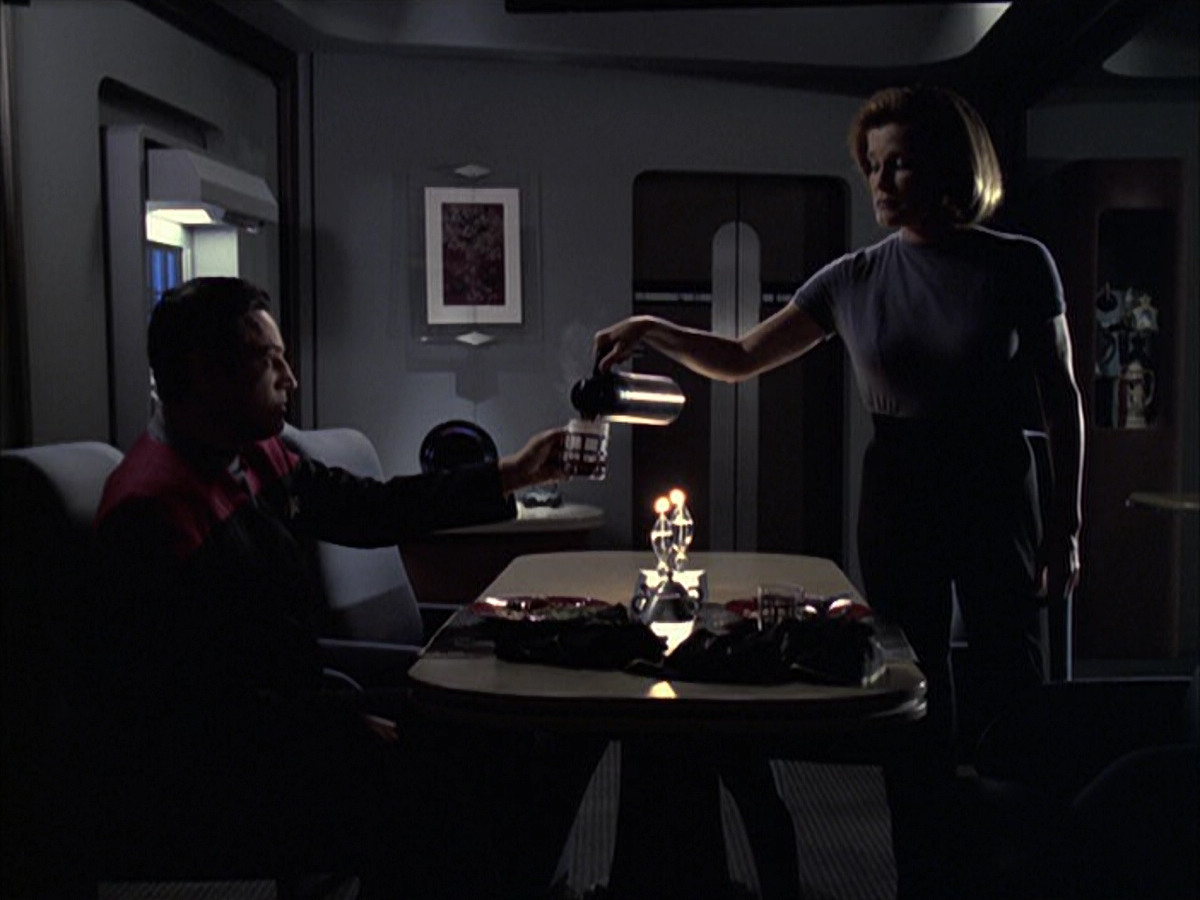 extant_StarTrek_VOY_6x09-TheVoyagerConspiracy_03581.jpg