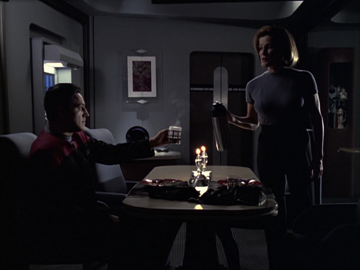 extant_StarTrek_VOY_6x09-TheVoyagerConspiracy_03583.jpg