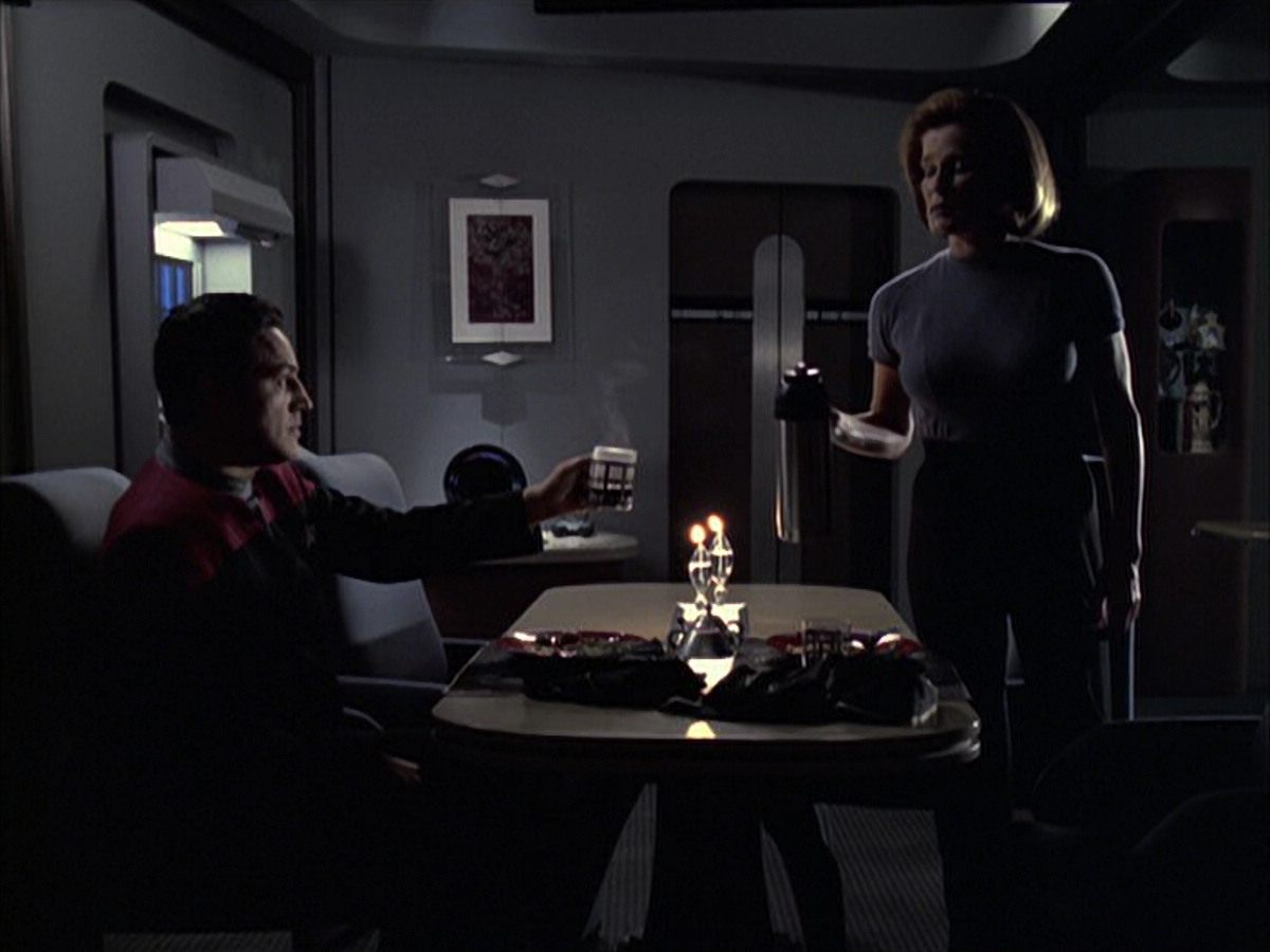 extant_StarTrek_VOY_6x09-TheVoyagerConspiracy_03584.jpg