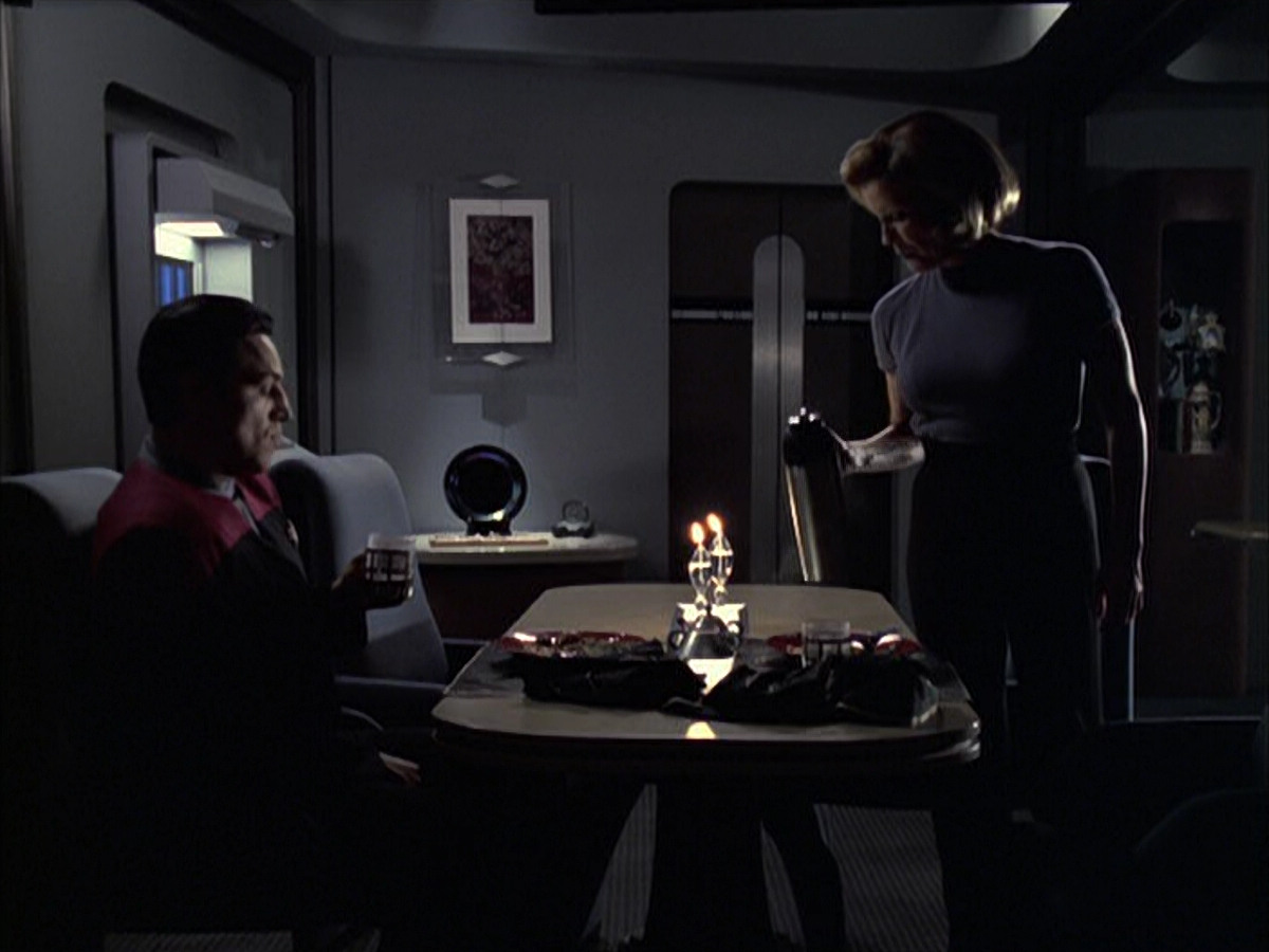 extant_StarTrek_VOY_6x09-TheVoyagerConspiracy_03591.jpg