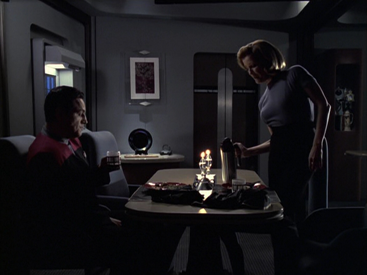 extant_StarTrek_VOY_6x09-TheVoyagerConspiracy_03592.jpg
