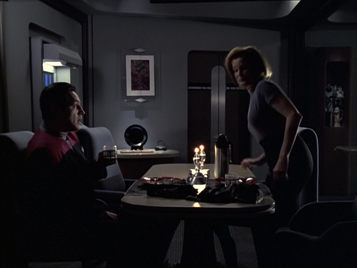 extant_StarTrek_VOY_6x09-TheVoyagerConspiracy_03593.jpg