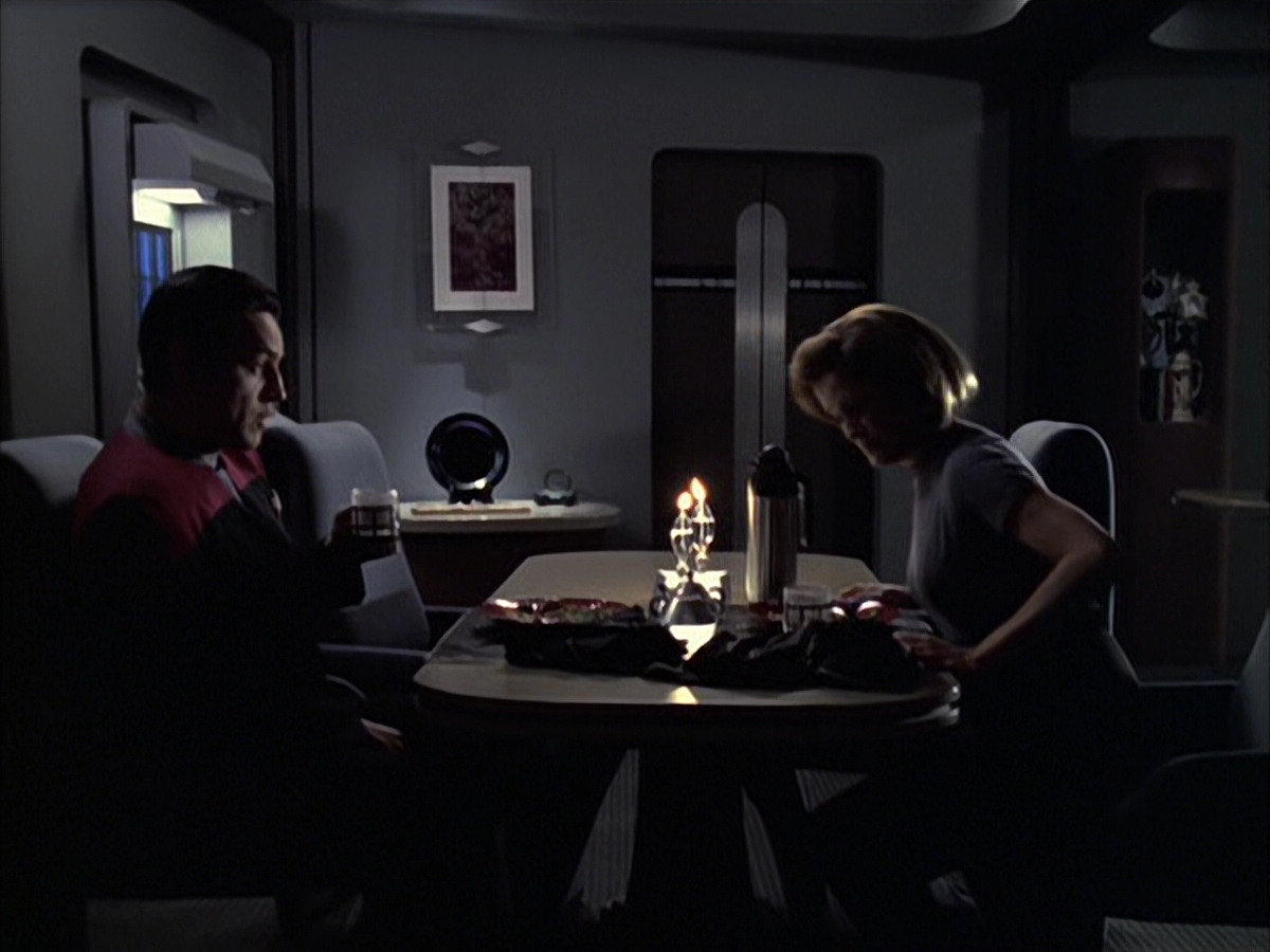 extant_StarTrek_VOY_6x09-TheVoyagerConspiracy_03594.jpg