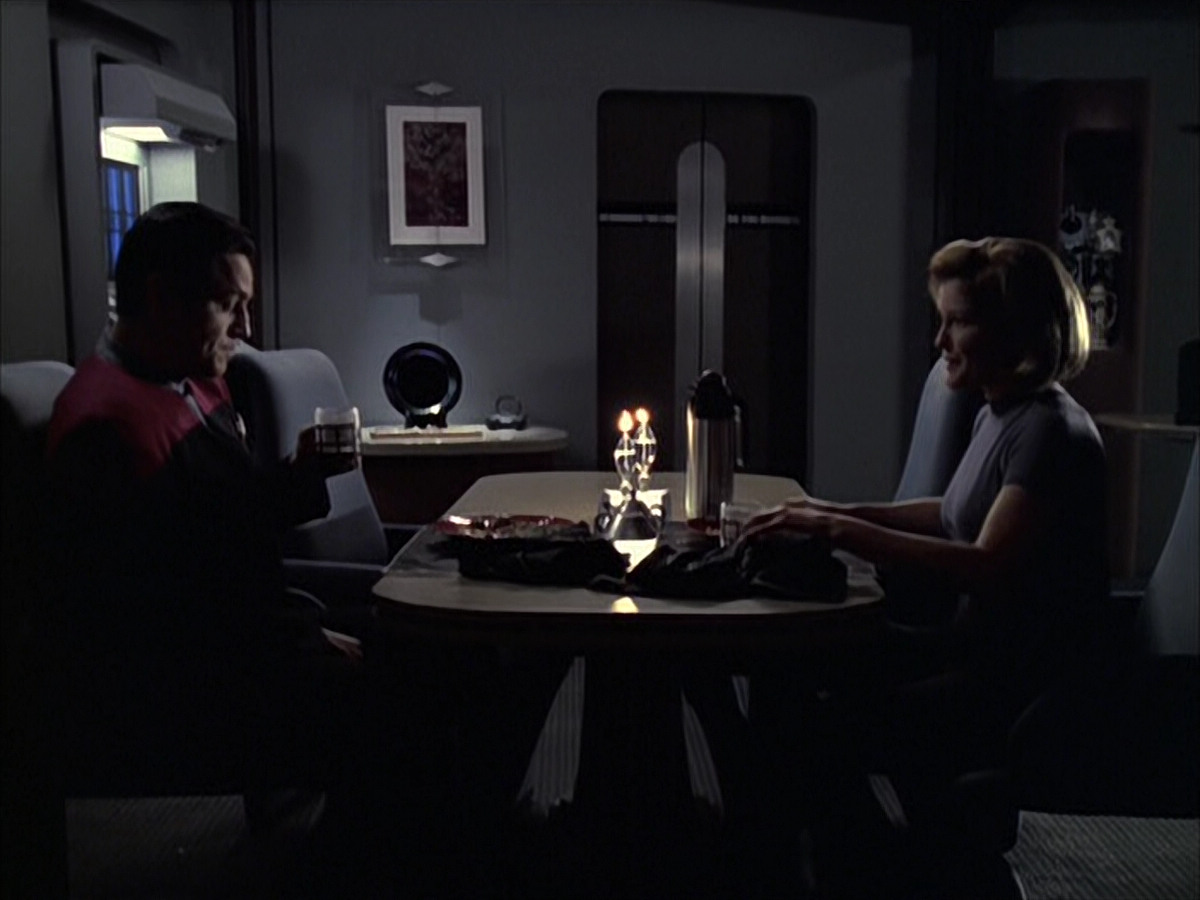 extant_StarTrek_VOY_6x09-TheVoyagerConspiracy_03595.jpg