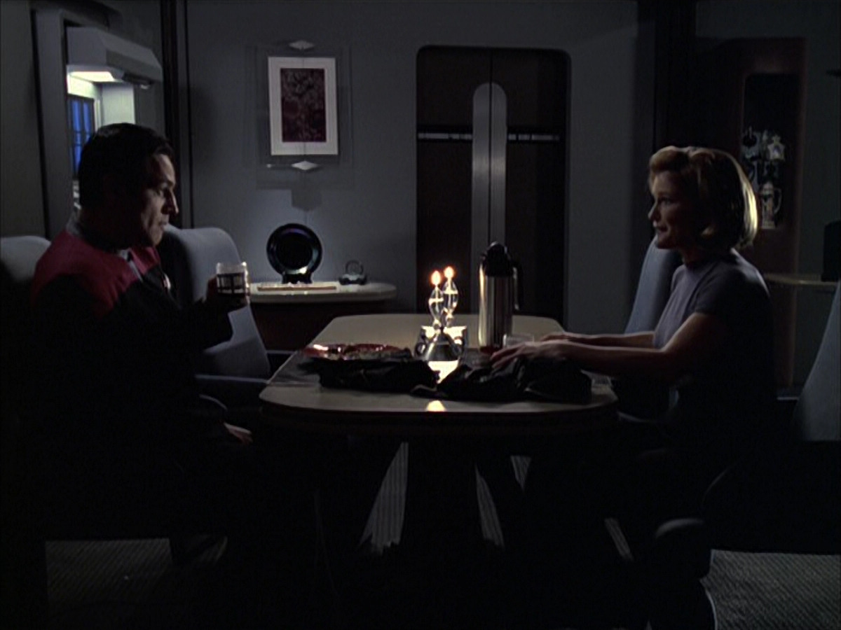 extant_StarTrek_VOY_6x09-TheVoyagerConspiracy_03596.jpg
