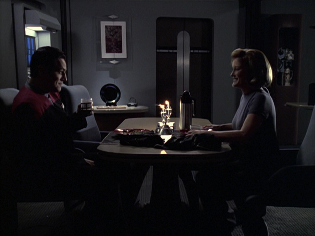 extant_StarTrek_VOY_6x09-TheVoyagerConspiracy_03597.jpg
