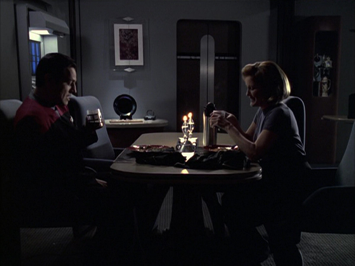 extant_StarTrek_VOY_6x09-TheVoyagerConspiracy_03599.jpg