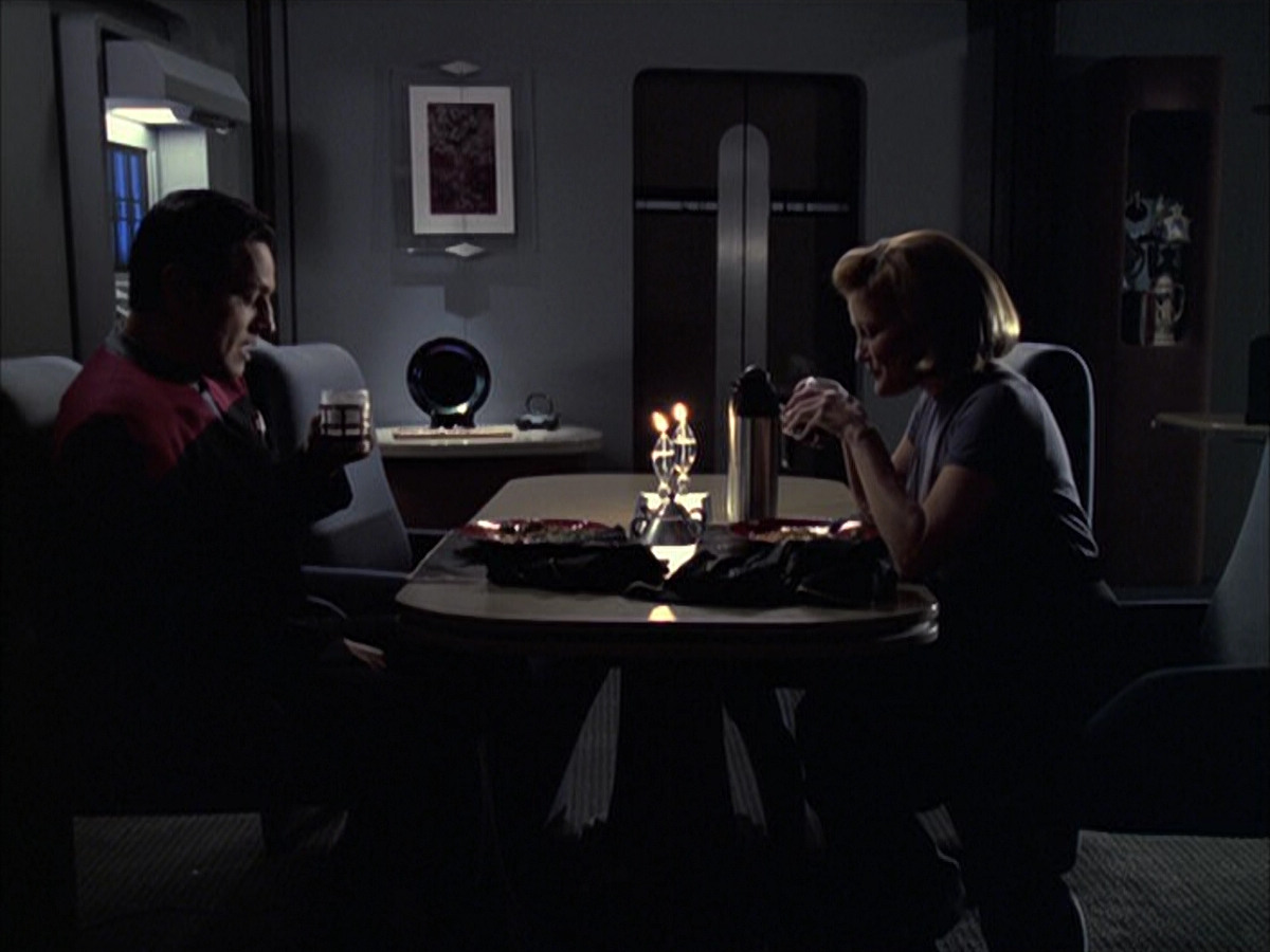 extant_StarTrek_VOY_6x09-TheVoyagerConspiracy_03600.jpg