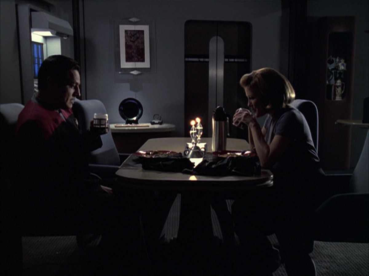 extant_StarTrek_VOY_6x09-TheVoyagerConspiracy_03601.jpg