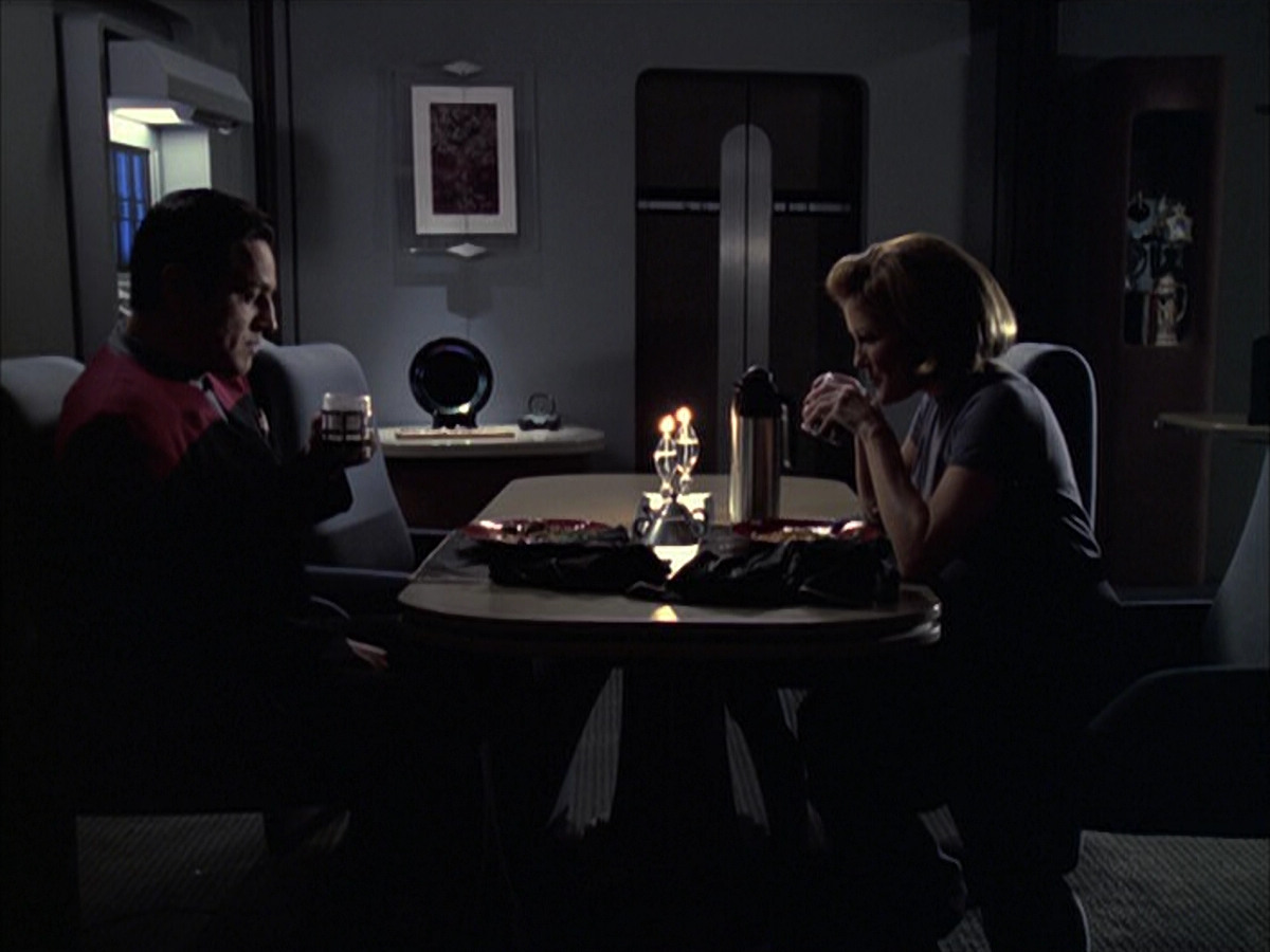 extant_StarTrek_VOY_6x09-TheVoyagerConspiracy_03602.jpg