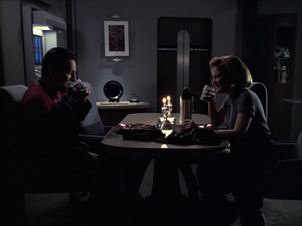 extant_StarTrek_VOY_6x09-TheVoyagerConspiracy_03630.jpg