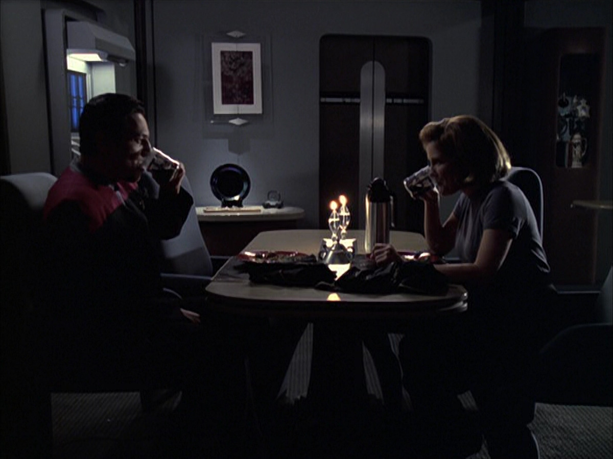 extant_StarTrek_VOY_6x09-TheVoyagerConspiracy_03633.jpg