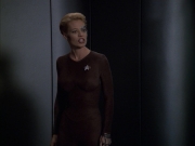extant_StarTrek_VOY_6x09-TheVoyagerConspiracy_02107.jpg