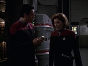 extant_StarTrek_VOY_6x09-TheVoyagerConspiracy_02803.jpg