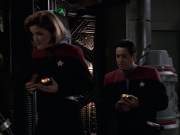 extant_StarTrek_VOY_6x09-TheVoyagerConspiracy_02807.jpg