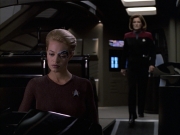 extant_StarTrek_VOY_6x09-TheVoyagerConspiracy_03058.jpg