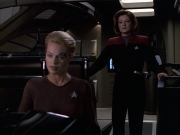 extant_StarTrek_VOY_6x09-TheVoyagerConspiracy_03078.jpg