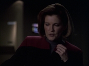 extant_StarTrek_VOY_6x09-TheVoyagerConspiracy_03344.jpg
