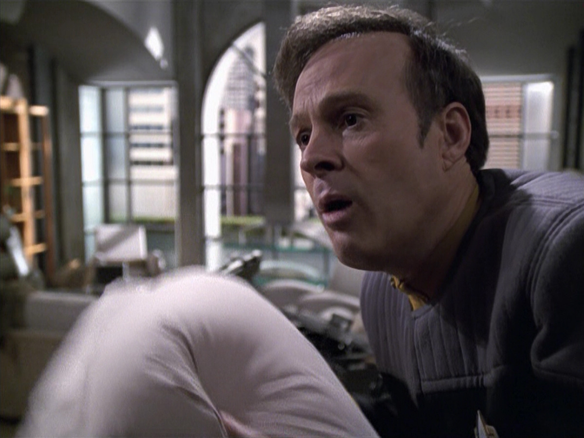 extant_StarTrek_VOY_6x10-Pathfinder_00007.jpg