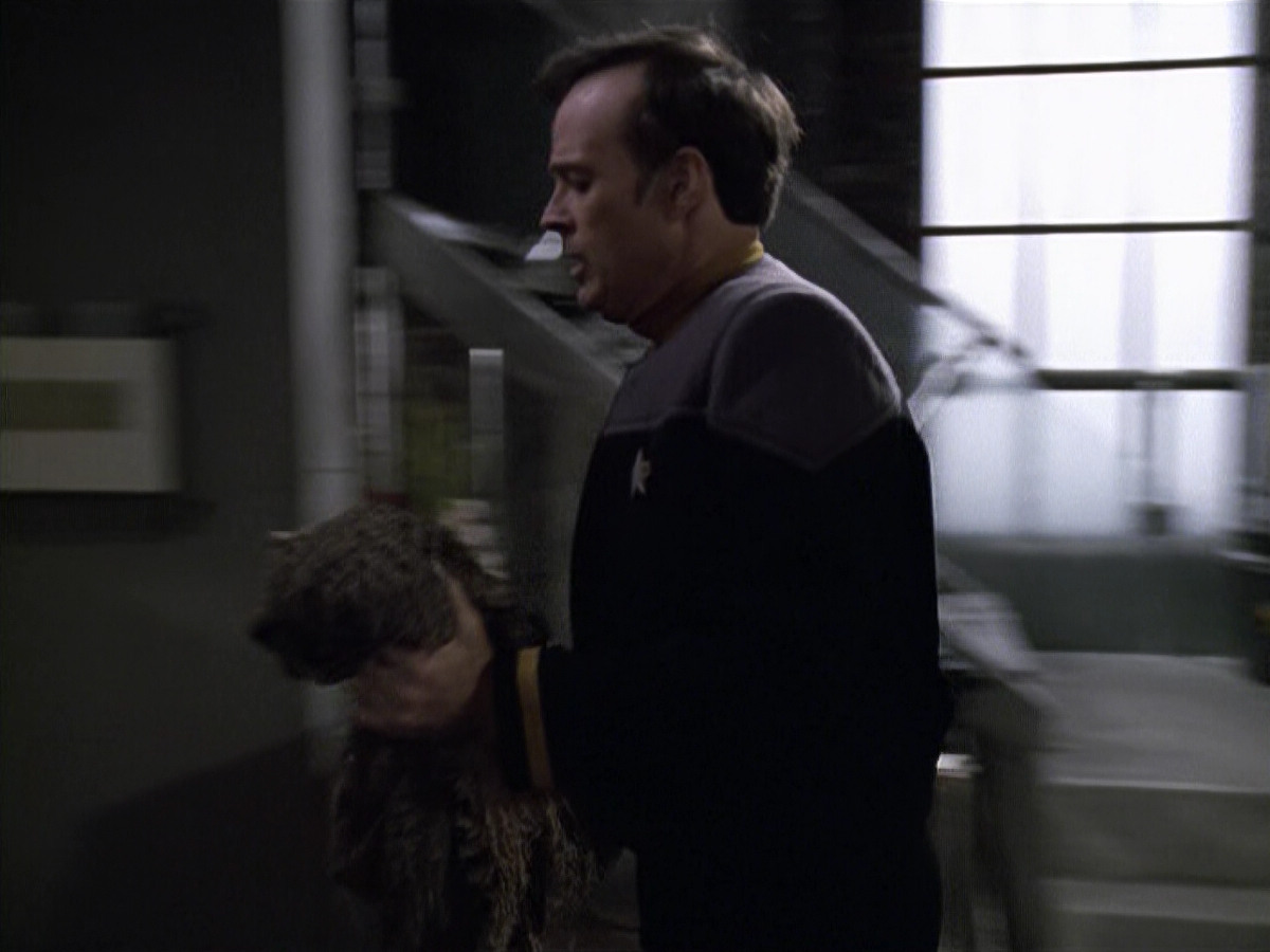 extant_StarTrek_VOY_6x10-Pathfinder_00028.jpg