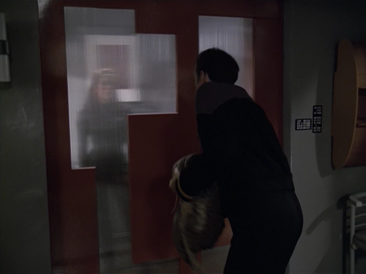extant_StarTrek_VOY_6x10-Pathfinder_00030.jpg