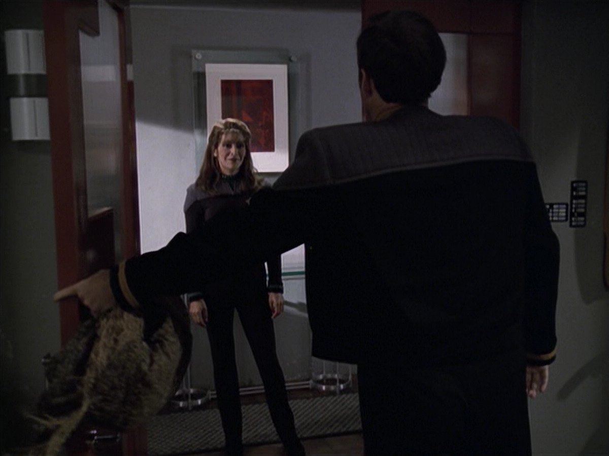 extant_StarTrek_VOY_6x10-Pathfinder_00032.jpg