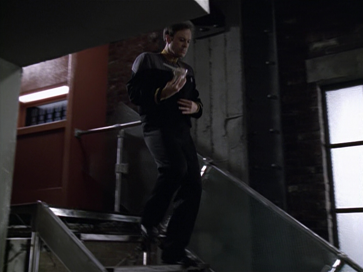 extant_StarTrek_VOY_6x10-Pathfinder_00131.jpg