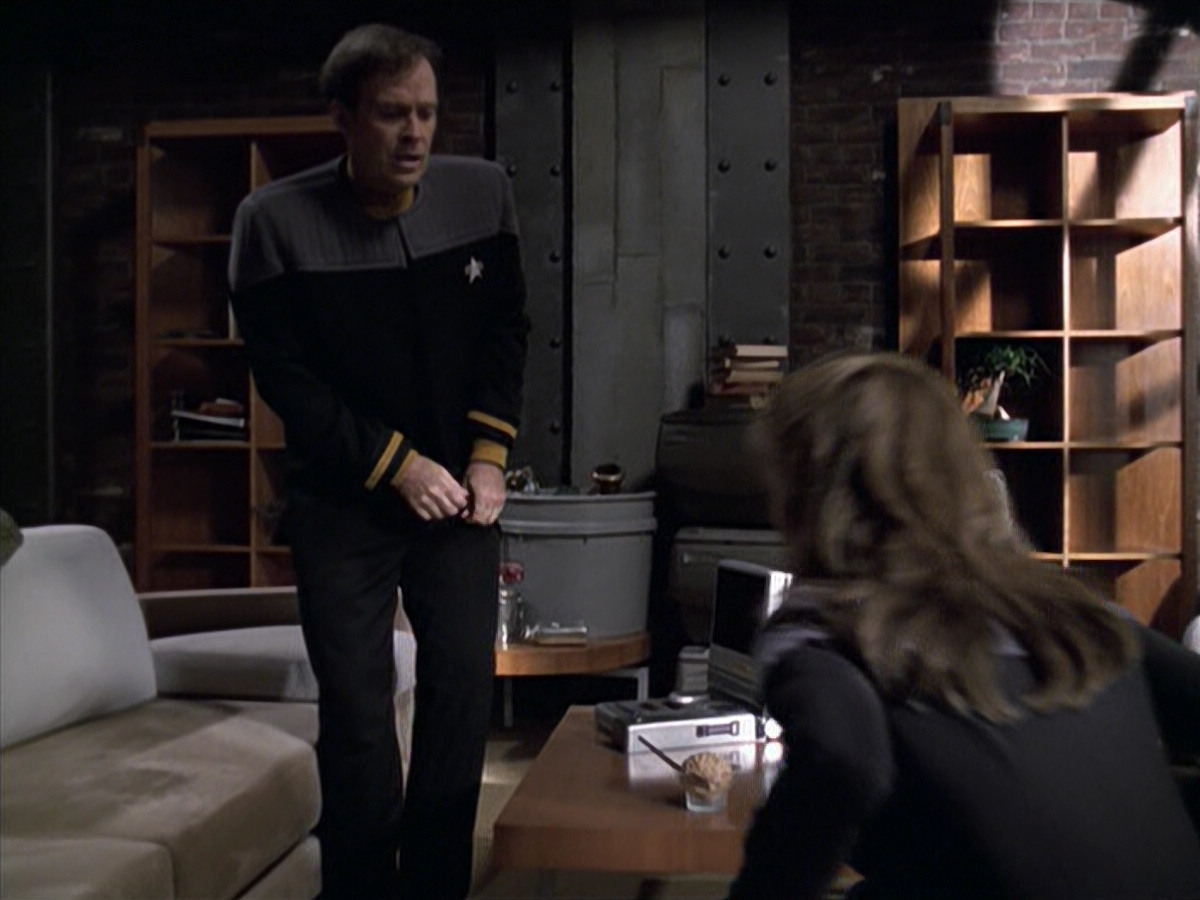 extant_StarTrek_VOY_6x10-Pathfinder_00156.jpg