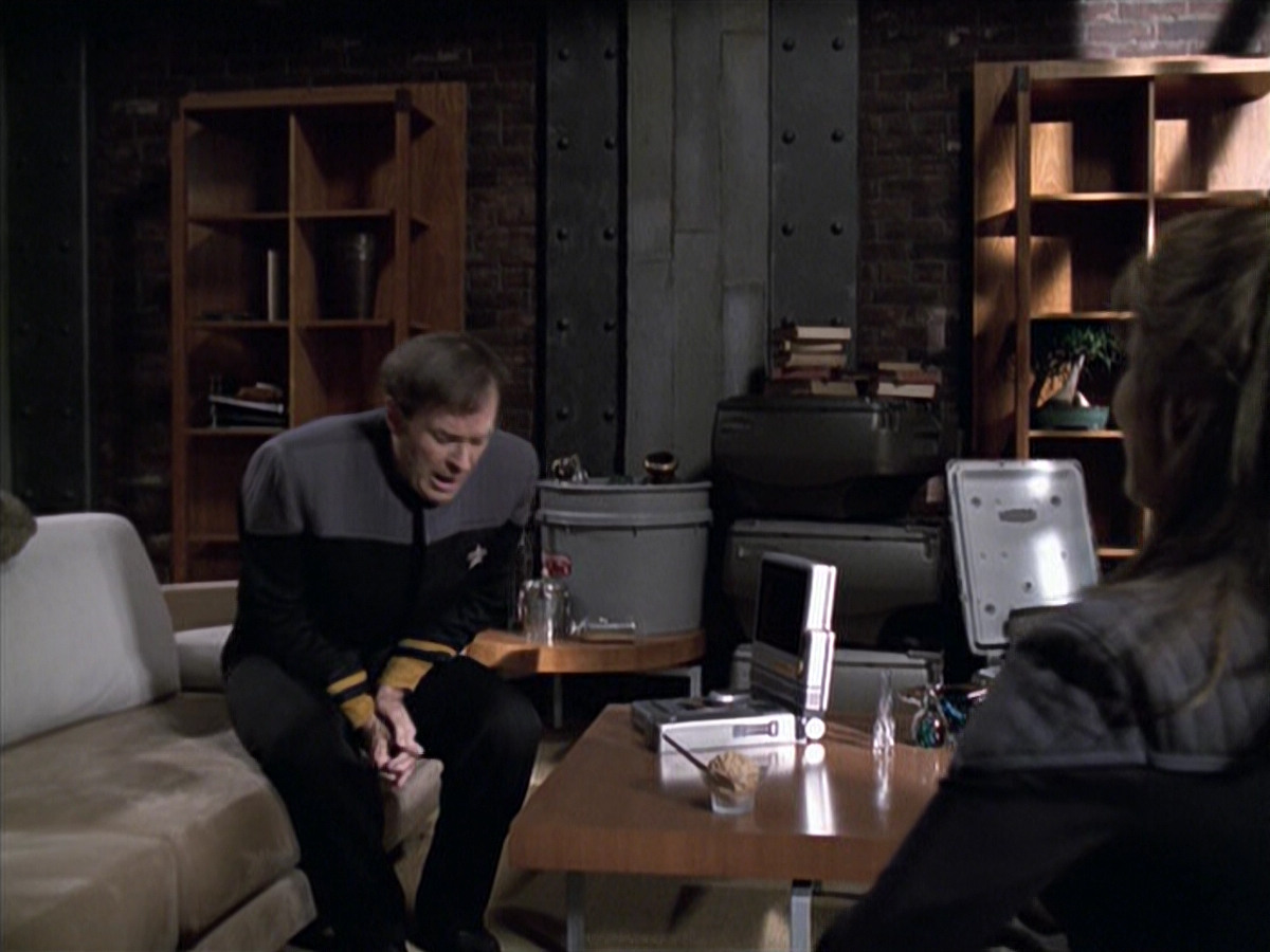 extant_StarTrek_VOY_6x10-Pathfinder_00158.jpg