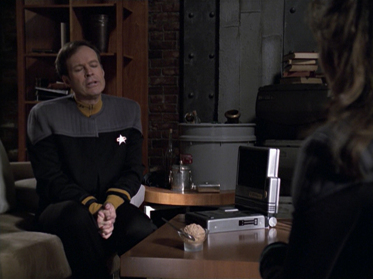 extant_StarTrek_VOY_6x10-Pathfinder_00198.jpg