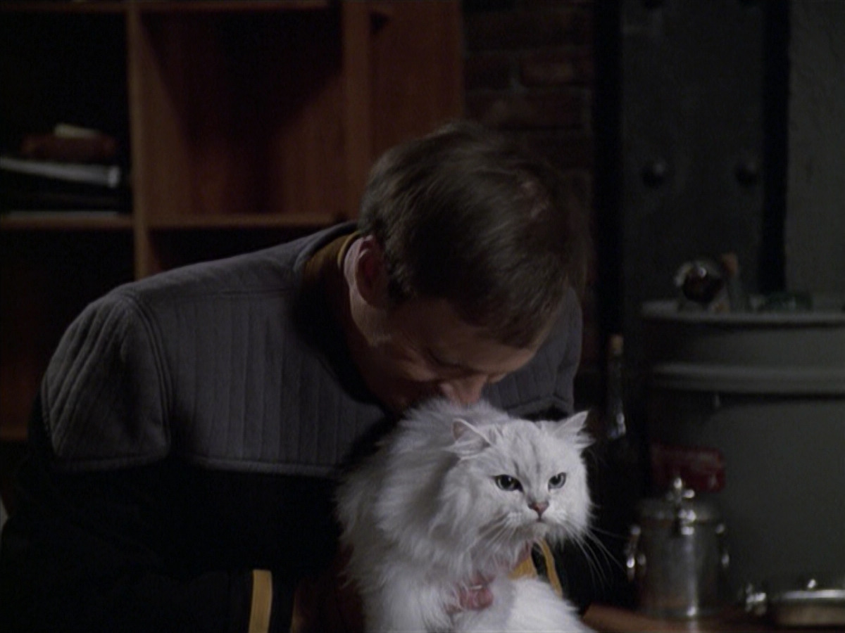 extant_StarTrek_VOY_6x10-Pathfinder_00229.jpg