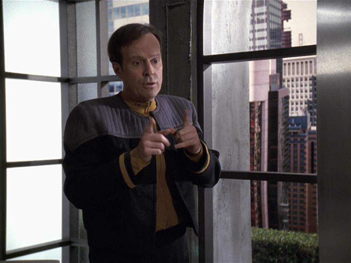 extant_StarTrek_VOY_6x10-Pathfinder_00473.jpg