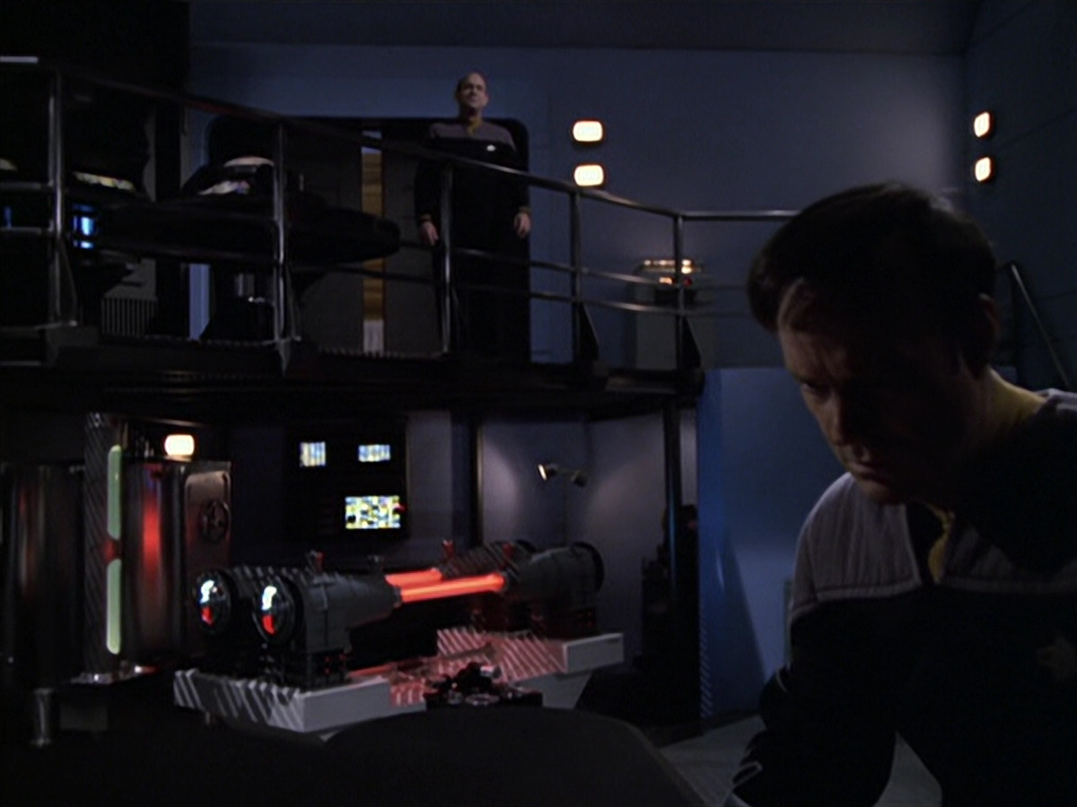 extant_StarTrek_VOY_6x10-Pathfinder_00766.jpg