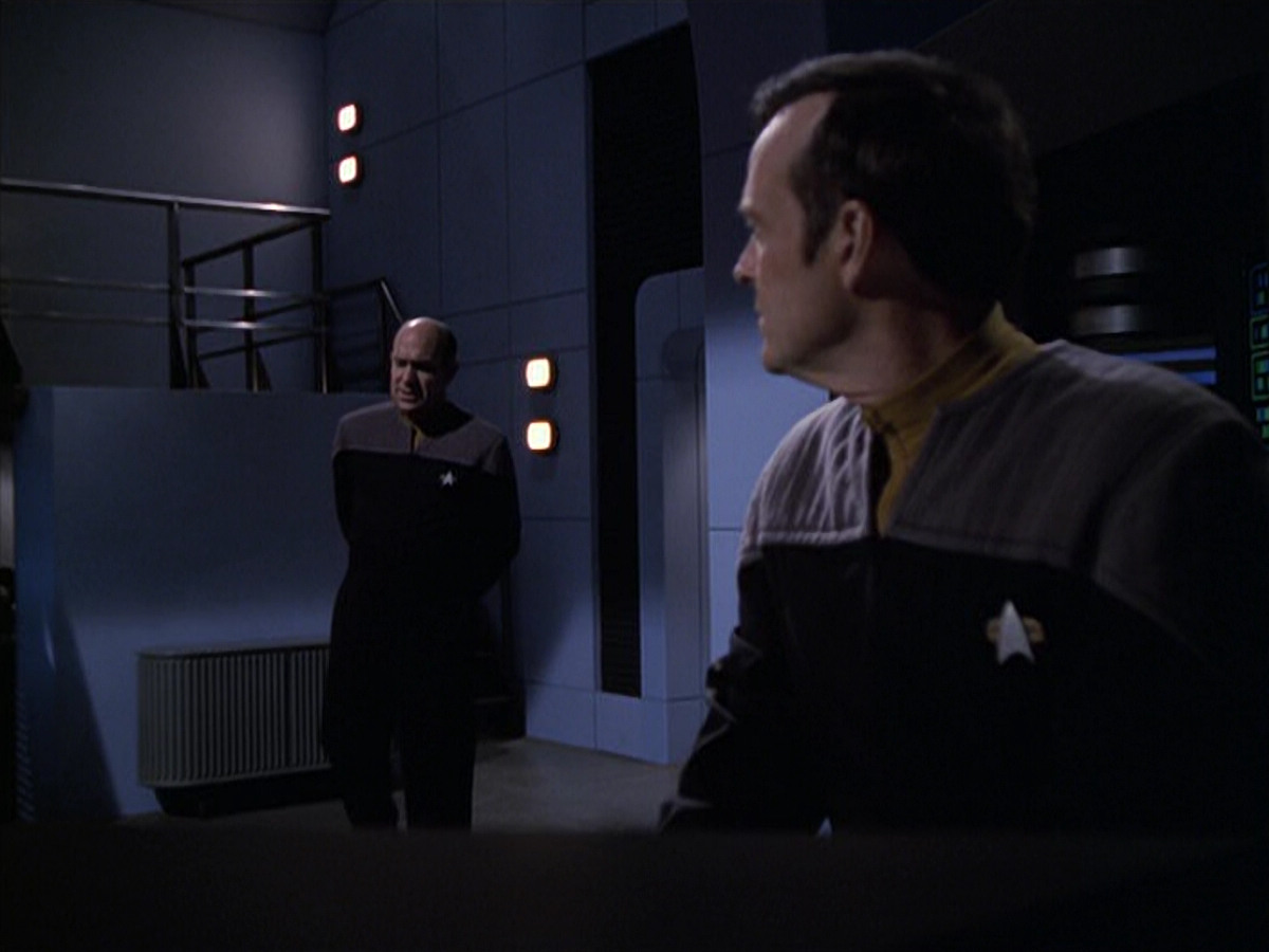 extant_StarTrek_VOY_6x10-Pathfinder_00810.jpg