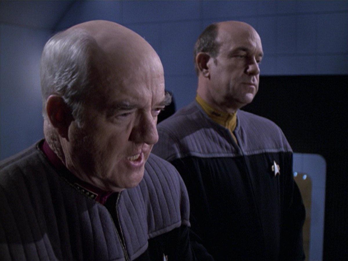 extant_StarTrek_VOY_6x10-Pathfinder_01456.jpg