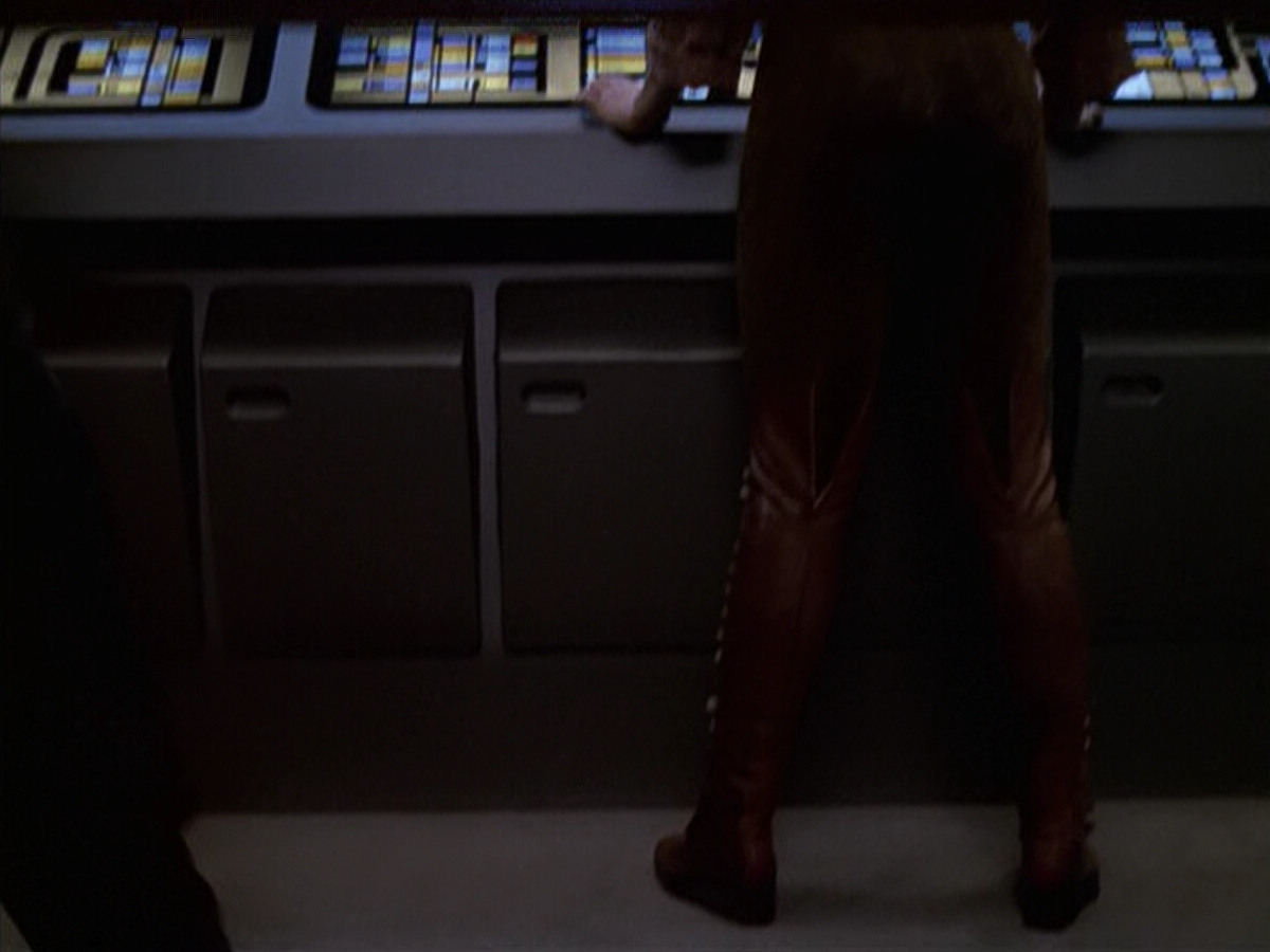 extant_StarTrek_VOY_6x10-Pathfinder_01726.jpg