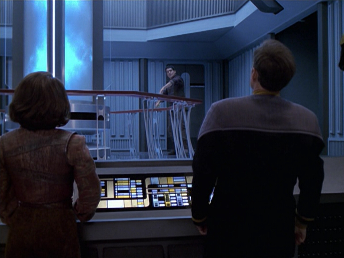 extant_StarTrek_VOY_6x10-Pathfinder_01734.jpg