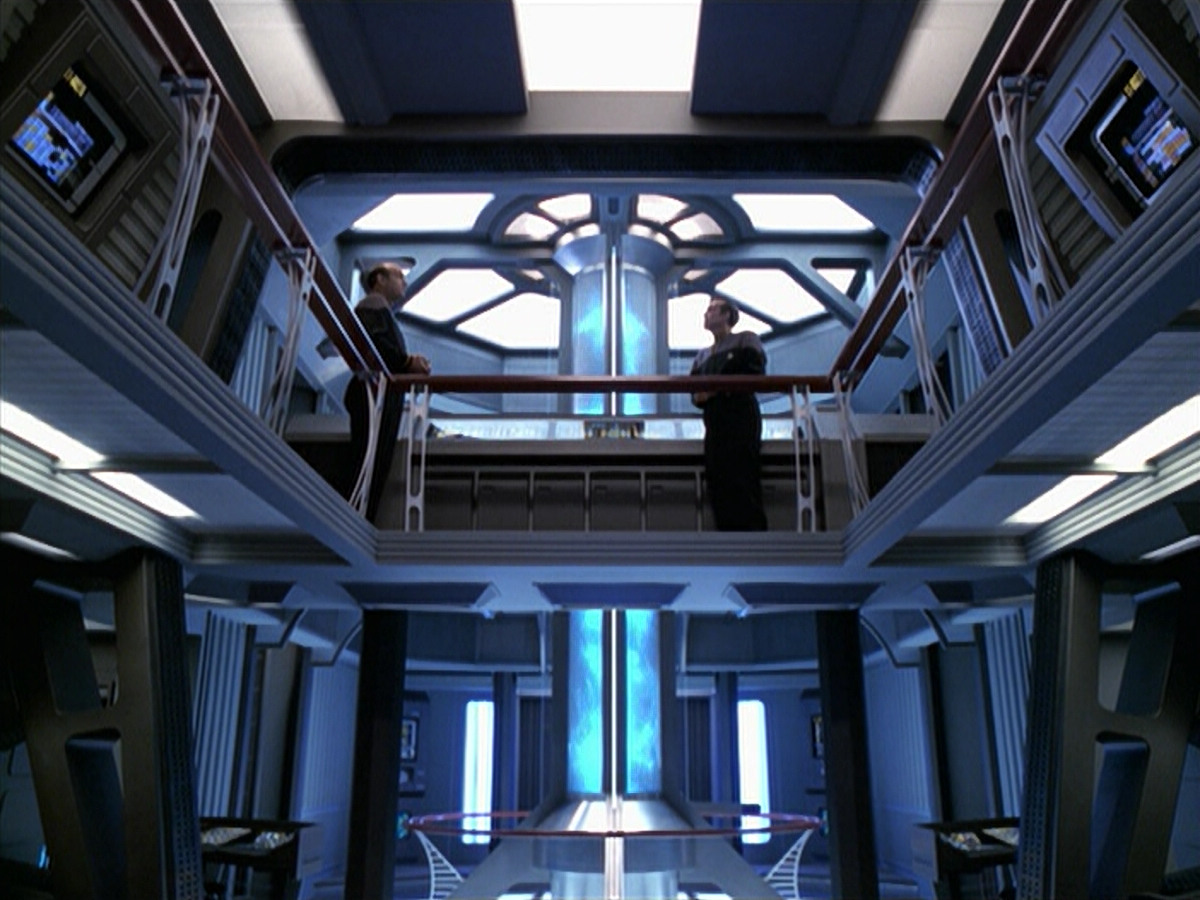 extant_StarTrek_VOY_6x10-Pathfinder_01775.jpg
