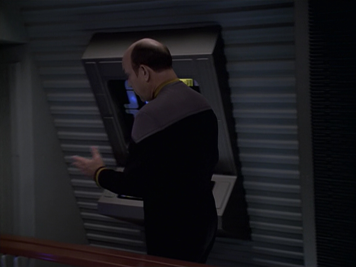 extant_StarTrek_VOY_6x10-Pathfinder_01895.jpg