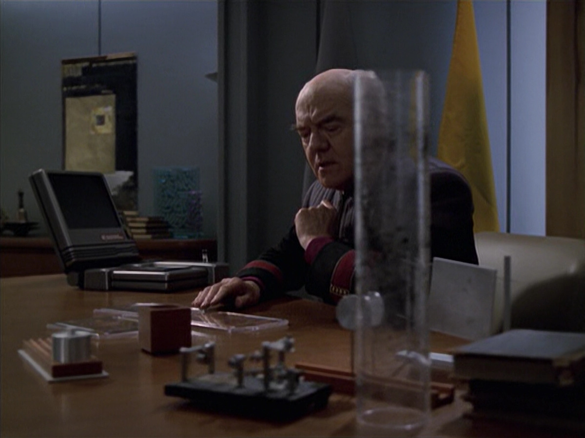 extant_StarTrek_VOY_6x10-Pathfinder_02031.jpg