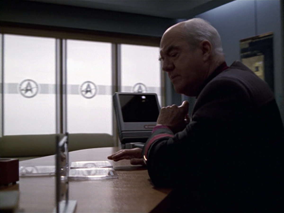 extant_StarTrek_VOY_6x10-Pathfinder_02036.jpg