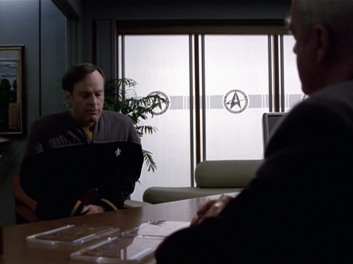 extant_StarTrek_VOY_6x10-Pathfinder_02075.jpg
