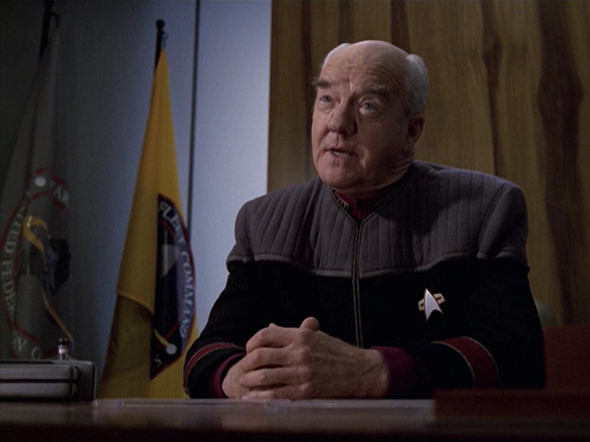 extant_StarTrek_VOY_6x10-Pathfinder_02098.jpg