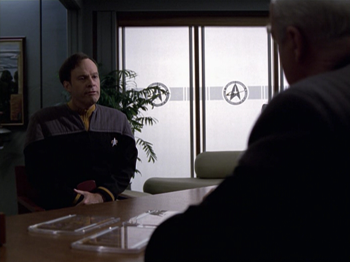 extant_StarTrek_VOY_6x10-Pathfinder_02122.jpg