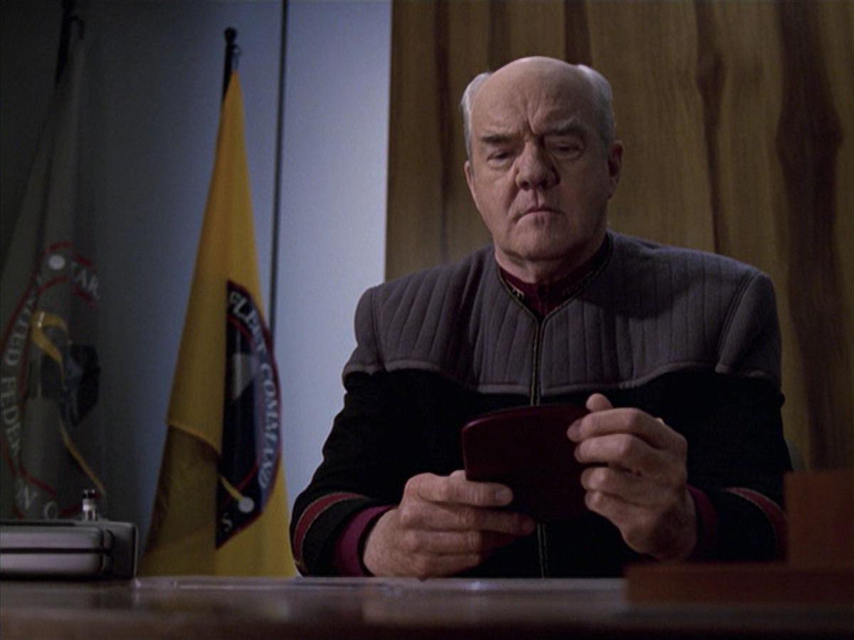 extant_StarTrek_VOY_6x10-Pathfinder_02138.jpg